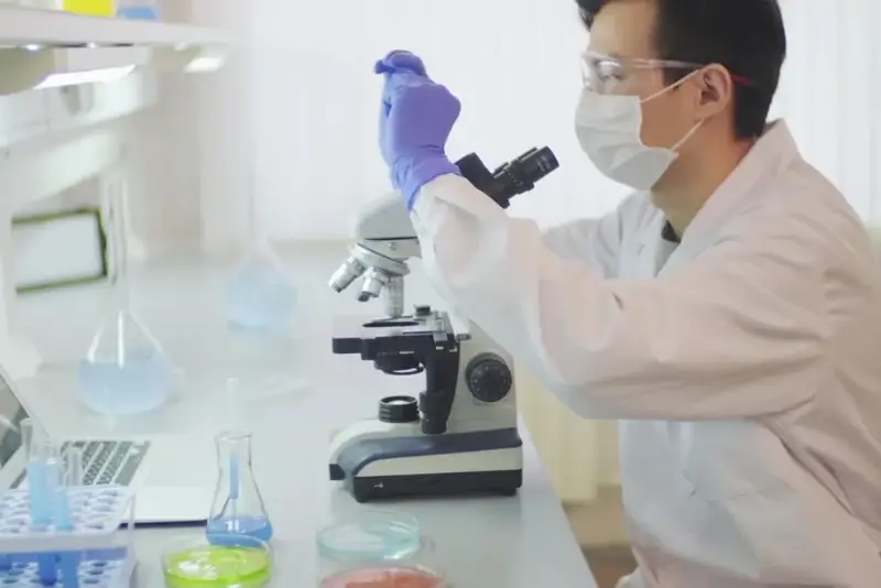 Automated laboratory analyzer